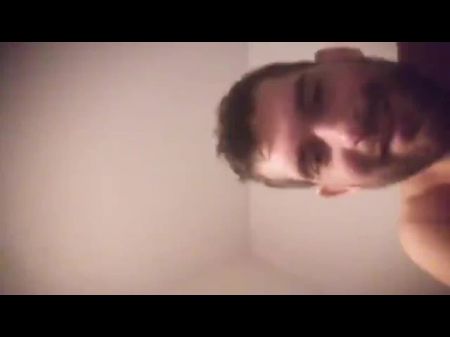 امتصاص وصب زوجته في عرض مباشر 