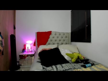 Tätowierte Rothaarige Schlampe Mit Großen Titten Und Beeindruckendem Arsch - Modell 