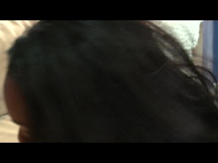 Janae Jolie steckt ihren dicken schwarzen Arsch in die Luft, als sie ihn von hinten nimmt Amerikaner 