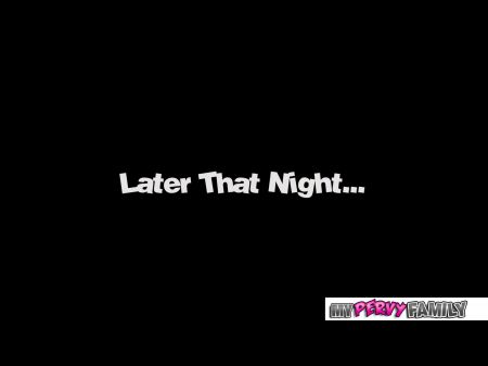 O padrasto sneak fode sua enteada enquanto a mãe está no chuveiro 