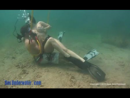 Daisy Duxxx Hooka Whore Underwater 