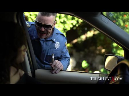 Latina liv wild fickt ihren Weg aus dem Gefängnis 