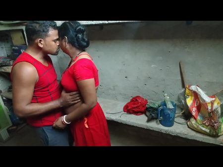 Seeing The Maid Alone , The Master Stripped Her And Boinked Her . Indian Desi Style Sax