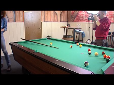 Geile Brunette Veliert Bim Billiard Und Bekommt Die Kugel In Die Pussy 