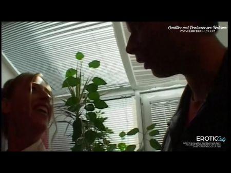 紧绷的猫，然后美丽的山雀使我如此角质