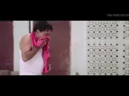 Актриса Бхаджпури показывает свое расщепление 