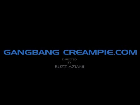 Blonde Milf fickt 5 Jungs gleichzeitig 