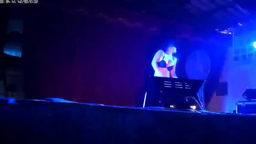 Striptease 4 - Xchica.com