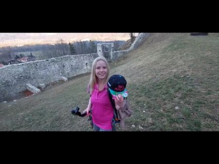 Pego reconhecido por estranhos enquanto caminham nas montanhas agora estou fodendo em um castelo 