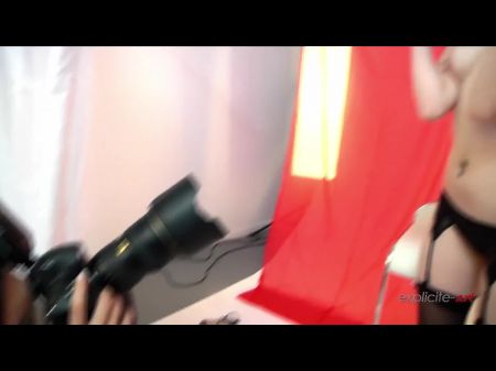 由女摄影师和一个男人操的法国青少年