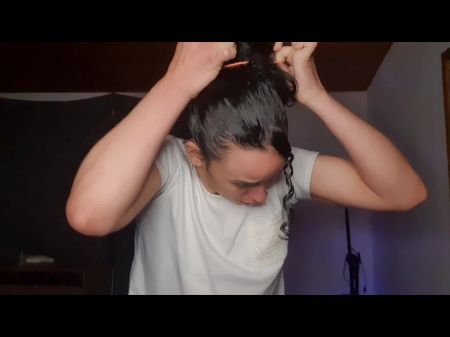 家庭主妇在屁股上性交