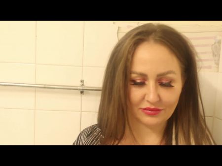 sujeira elegante irritada depois da entrevista de emprego 