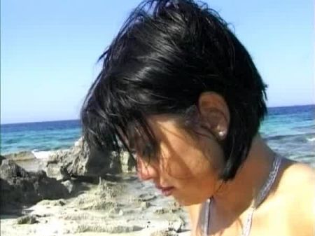 Una Chica Alemana Sexy Con Un Cuerpo Delgado Recibe Doble Penetración En La Playa 