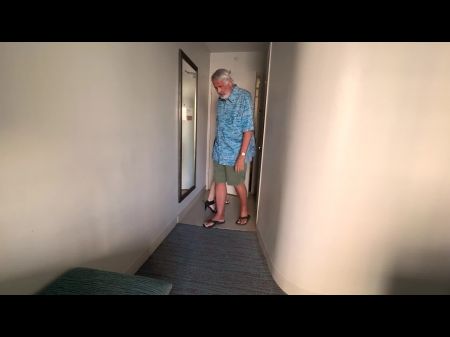 门口的男人