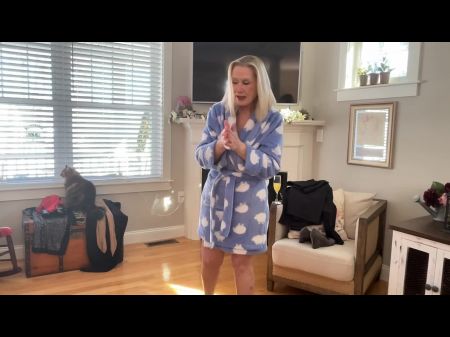 65 Jahre alt, Oma zeigt ihren roten Tanga auf YouTube 
