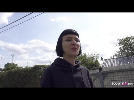 chica francesa alta y delgada delfine dahlia recoge y habla con un casting para follar 