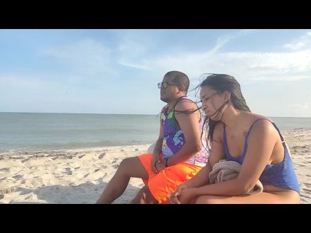 latina se folla a su hermanastro en la playa 