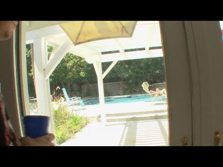 linda adolescente taylor luxx gosta de chupar seu meio-irmão 