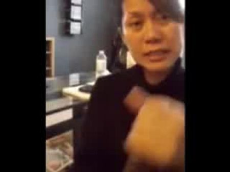 Asiatische MILF bläst ihren schwarzen Bullen 