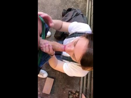 Blowjob und Sperma im Garten 