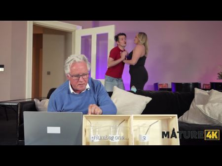 зрелый4к. ее сексуальный бизнес перерос в горячий секс с соседкой, пока муж ждал по соседству 