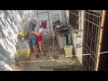 Llegué a casa y vi a mi criada lavando ropa con falda y no pude resistirme a su culo 