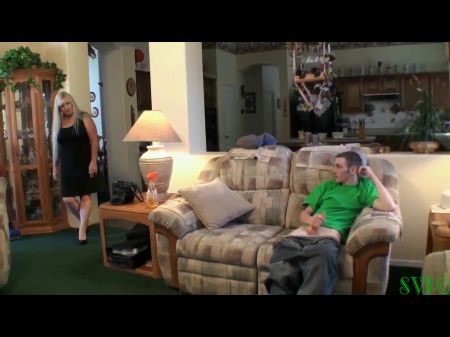 我的美洲狮 BBW 继母帮助我自慰 