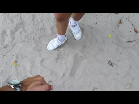 لقد ضاعت مع أختي في النهر، بينما يأتون إلينا وأضاجعها 