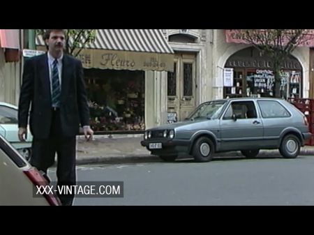 неверная жена Хелена Мирелли в винтажном тройничке 