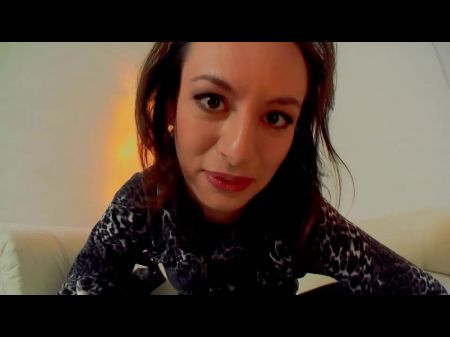 فاتنة ألمانية مذهلة ترضي ثقوبها بألعاب جنسية 