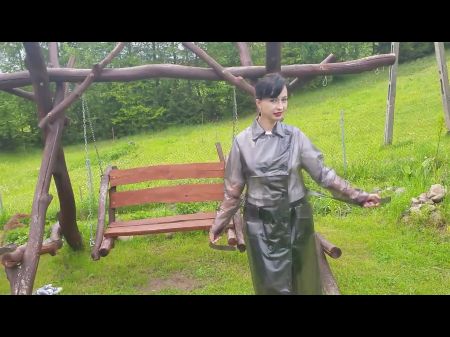 透明“mac”外套中的扭结