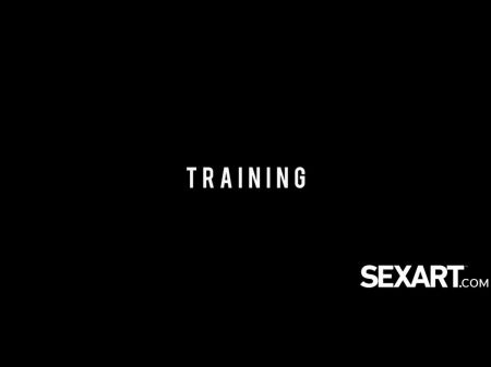 Babe Trainiert Ihren Perfekten Körper Mit Blowjob- Und Ficksession 