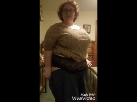 schöne BBW zeigt ihren Körper 