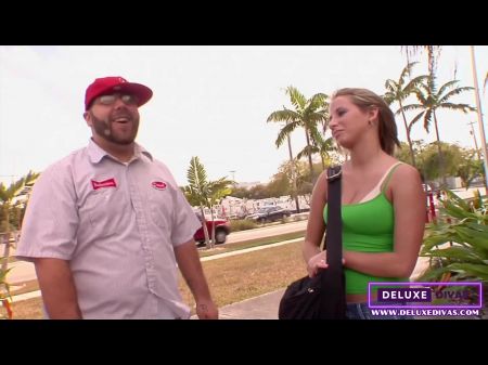 豪华女郎 ashley jensen 非常适合观看被猛烈性交和喝酒暨 