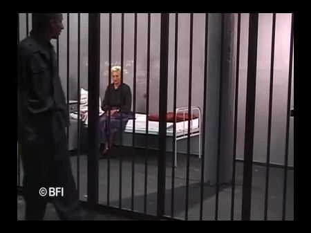 Follando A Una Abuela En Prisión 