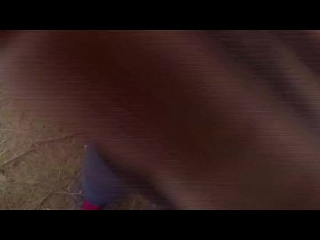 heiße, enge Muschi, unglaublich schöne blonde MILF, Touristin wird im Wald zum Spaß von einem älteren Mann abgeholt und gefickt 