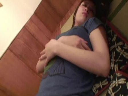 esposa asiática infiel folla con su hermanastro y su mejor amigo 