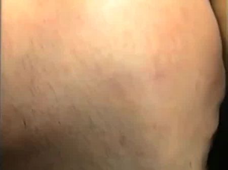 我用电话拍摄了金发女郎西蒙娜，一个在操大鸡巴时胸部肿胀的暴露狂女孩 