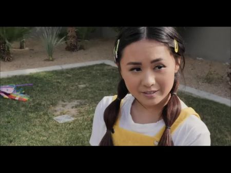 Zwei kleine chinesische Mädchen ficken hart 