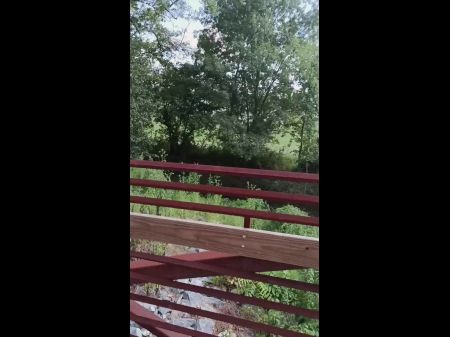 Hay Babe Geht Auf Dem Greenway Spazieren 