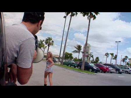 Die Putze Von Dem Notgeilen Makler Verdient Sich Ein Bonus 