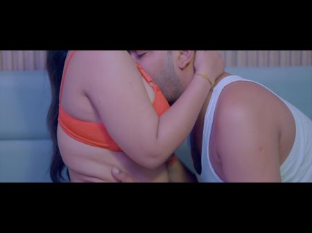 жена злится на занятого мужа, тогда муж принимает жену. 