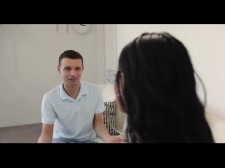 Stiefschwester Hilft Bruder Beim Masturbieren 