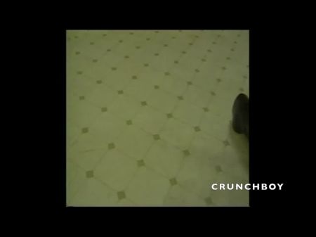 98 – Erstaunliches Muschilecken, bevor diese Schlampe ohne Kondom gefickt wird 