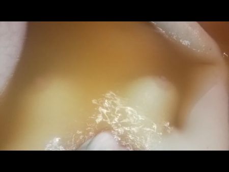 مجموعة مختارة من الإباحية محلية الصنع. يمارس الجنس في الفم، كس، ريمكس في الحمام، على الأريكة 