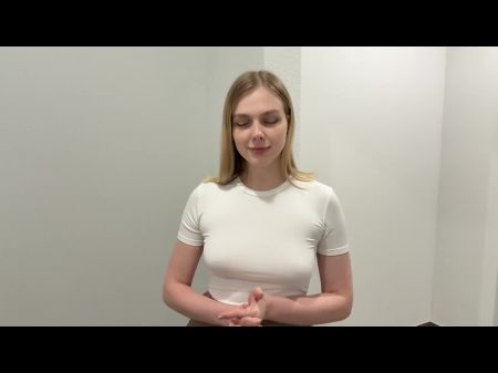 Mi Nueva Vecina De Arriba Resultó Ser Una Puta Y Se Abrió De Piernas En El Pasillo Sexo En Público 