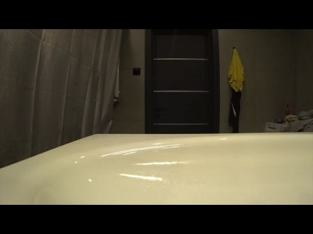 Infiel. En El Baño, Mi Esposa Se Folló A Mi Mejor Amigo Mientras Yo Descansaba. Anal 