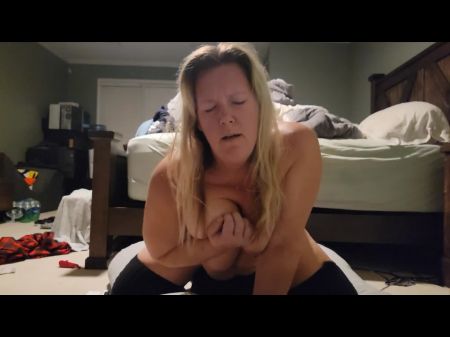 bbw usa una sybian y una máquina sexual para tener orgasmos múltiples, luego terminé al chico de la cámara con una mamada 