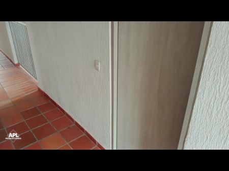 Ich Gehe Heimlich In Das Haus Meiner Nachbarin, Während Der Ehepartner Zur Arbeit Geht 