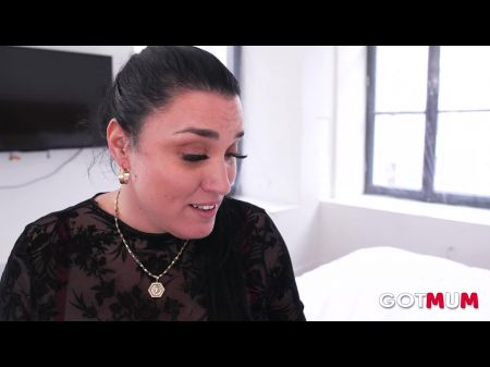 妈妈的巨乳熟女被她的继子狠狠操了 